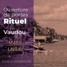 Ouverture de portes - Rituel Vaudou - un carbet en deux couleurs sur les rives d'Haïti, paysage de palmier